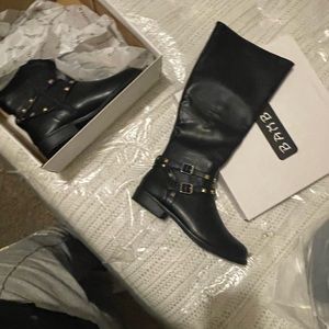 KNEE HIGH WIDE CALF BOOTS